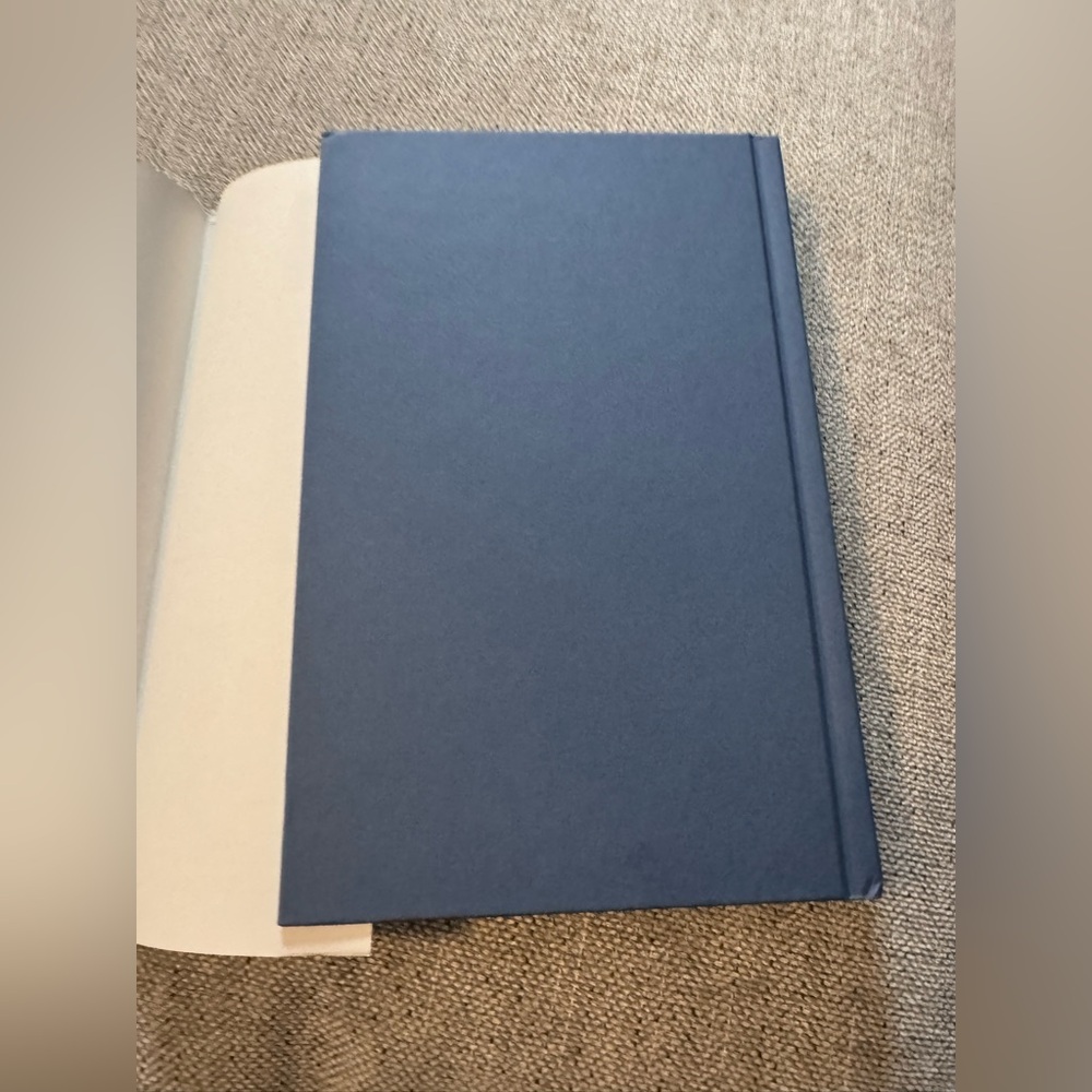 The Identicals by Elin Hilderbrand Hand Signed B&N Special Edition Hardcover - Picture 9 of 12